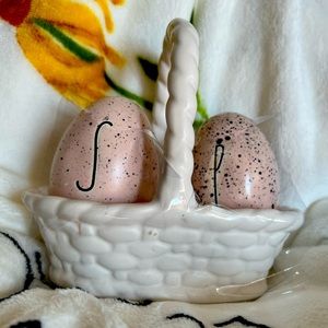 ‼️SOLD‼️Rae Dunn Easter Salt and Pepper shakers 🐣💕